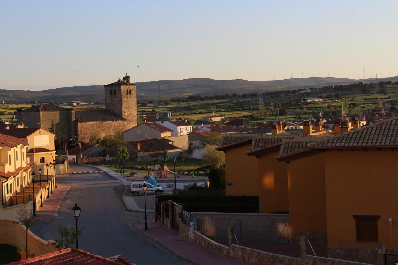 Chalet Pradonavas Guest House Navas de San Antonio Exterior photo